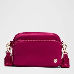 Lululemon Everywhere Crossbody Bag 2L